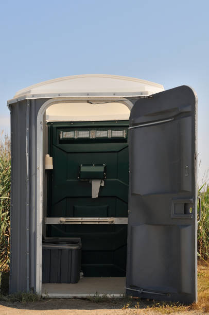 Best Portable bathroom rental  in Mapleton, ND